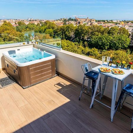 Penthouse With A Panoramic Rooftop In Trastevere With Seasonally Jacuzzi Řím Exteriér fotografie