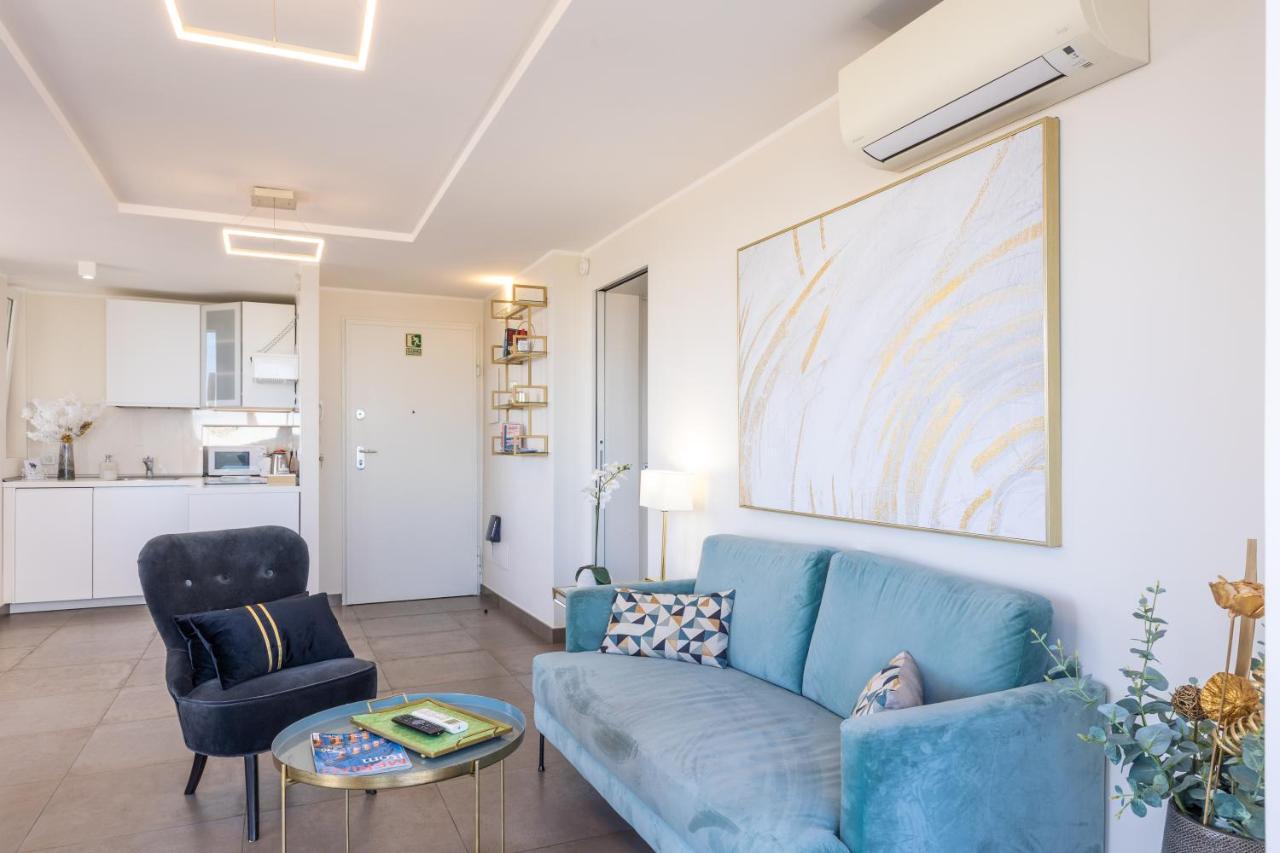 Penthouse With A Panoramic Rooftop In Trastevere With Seasonally Jacuzzi Řím Exteriér fotografie