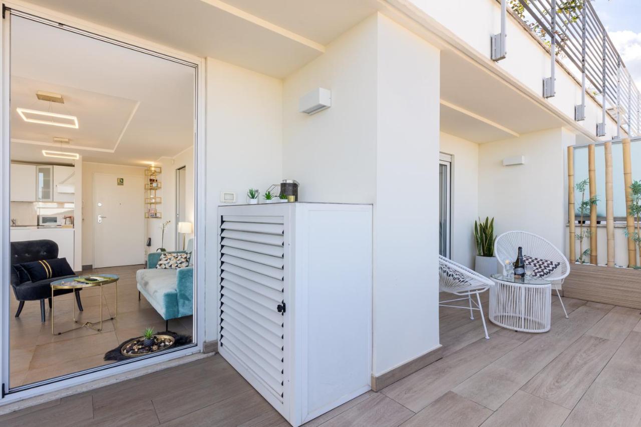 Penthouse With A Panoramic Rooftop In Trastevere With Seasonally Jacuzzi Řím Exteriér fotografie