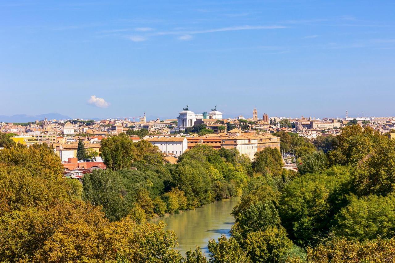 Penthouse With A Panoramic Rooftop In Trastevere With Seasonally Jacuzzi Řím Exteriér fotografie